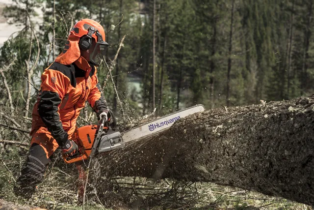 Husqvarna 572 XP Pilarka spalinowa łańcuchowa posiada silnik do długich godzin pracy